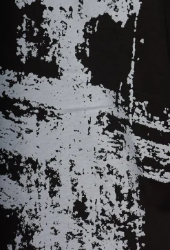 Moyuru T-shirts^3/4 Sleeve T-Shirt in Black
