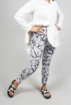 Bread and Butter Leggings^Ankle Cropped Leggings in White with Black Print