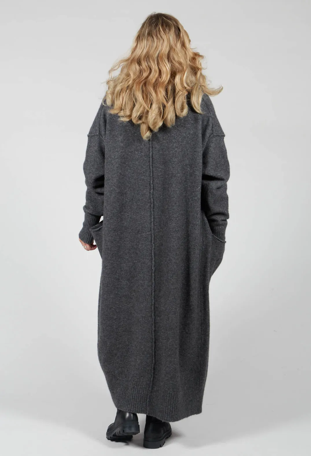Isabel Benenato Cardigans^Cashmere Long Length Cardigan in Graphite