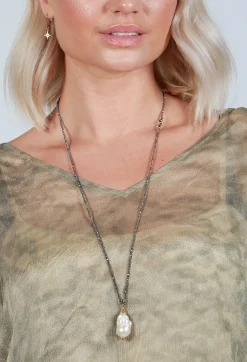 ICANDI Rocks Necklaces^Chain Necklace with Baroque Pearl in Olive Green