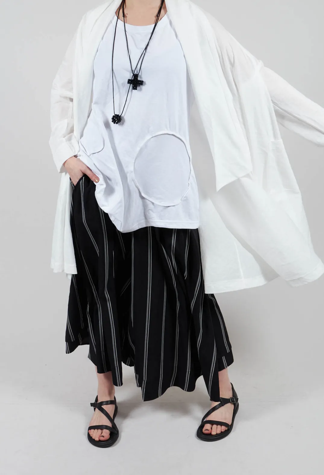 Moyuru Trousers^Contrasting Stripe Trousers in Black