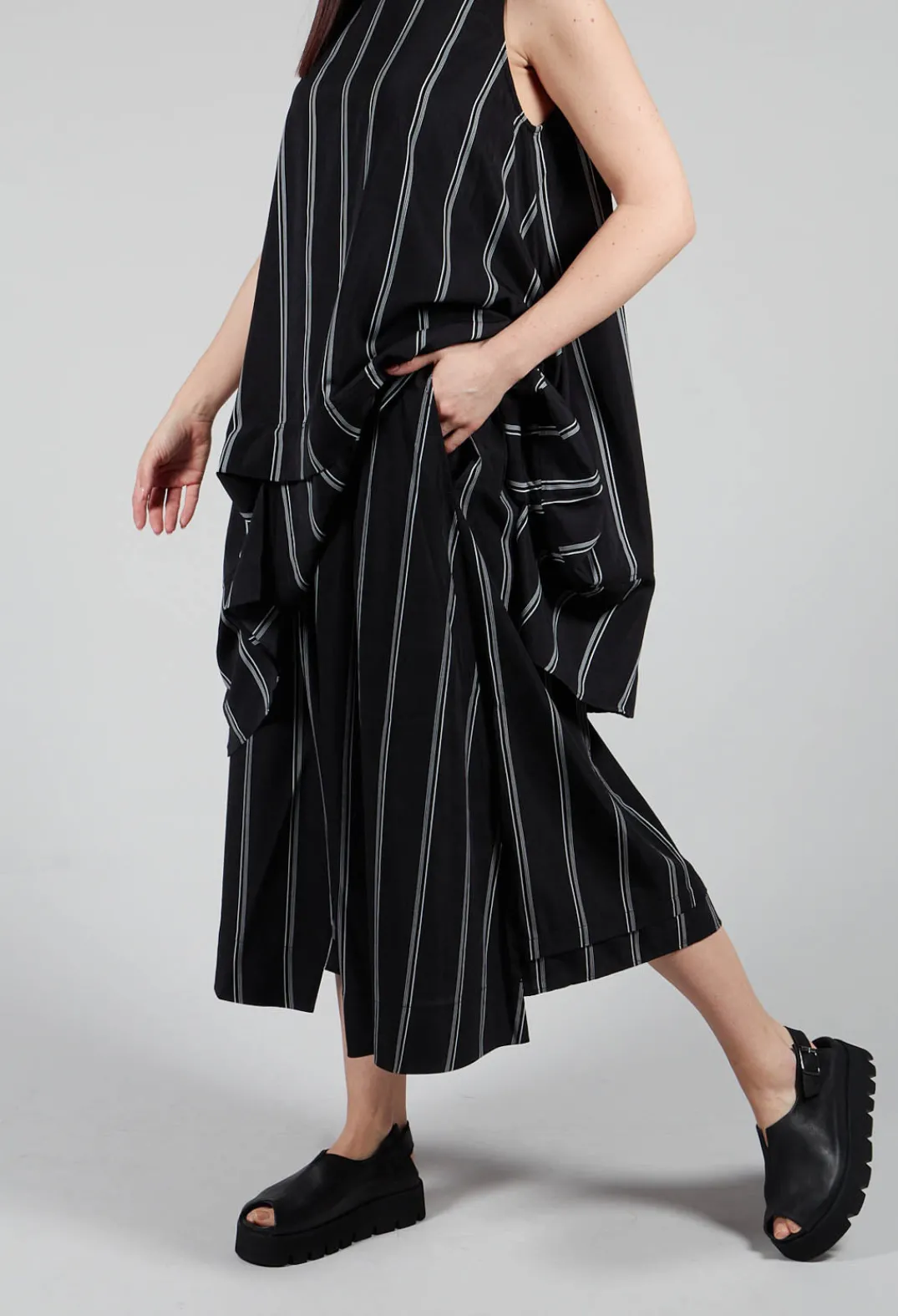 Moyuru Trousers^Contrasting Stripe Trousers in Black