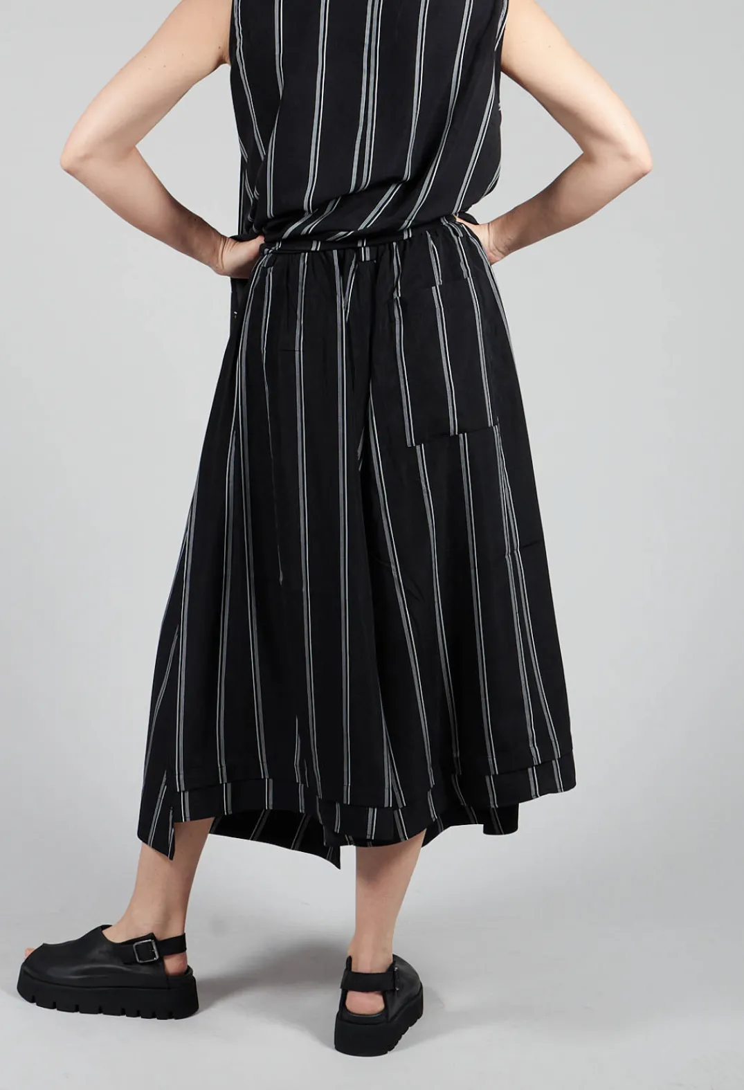 Moyuru Trousers^Contrasting Stripe Trousers in Black