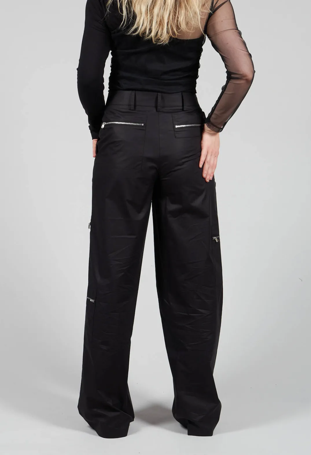 IXOS Trousers^Cotton Cargo Trousers in Nero