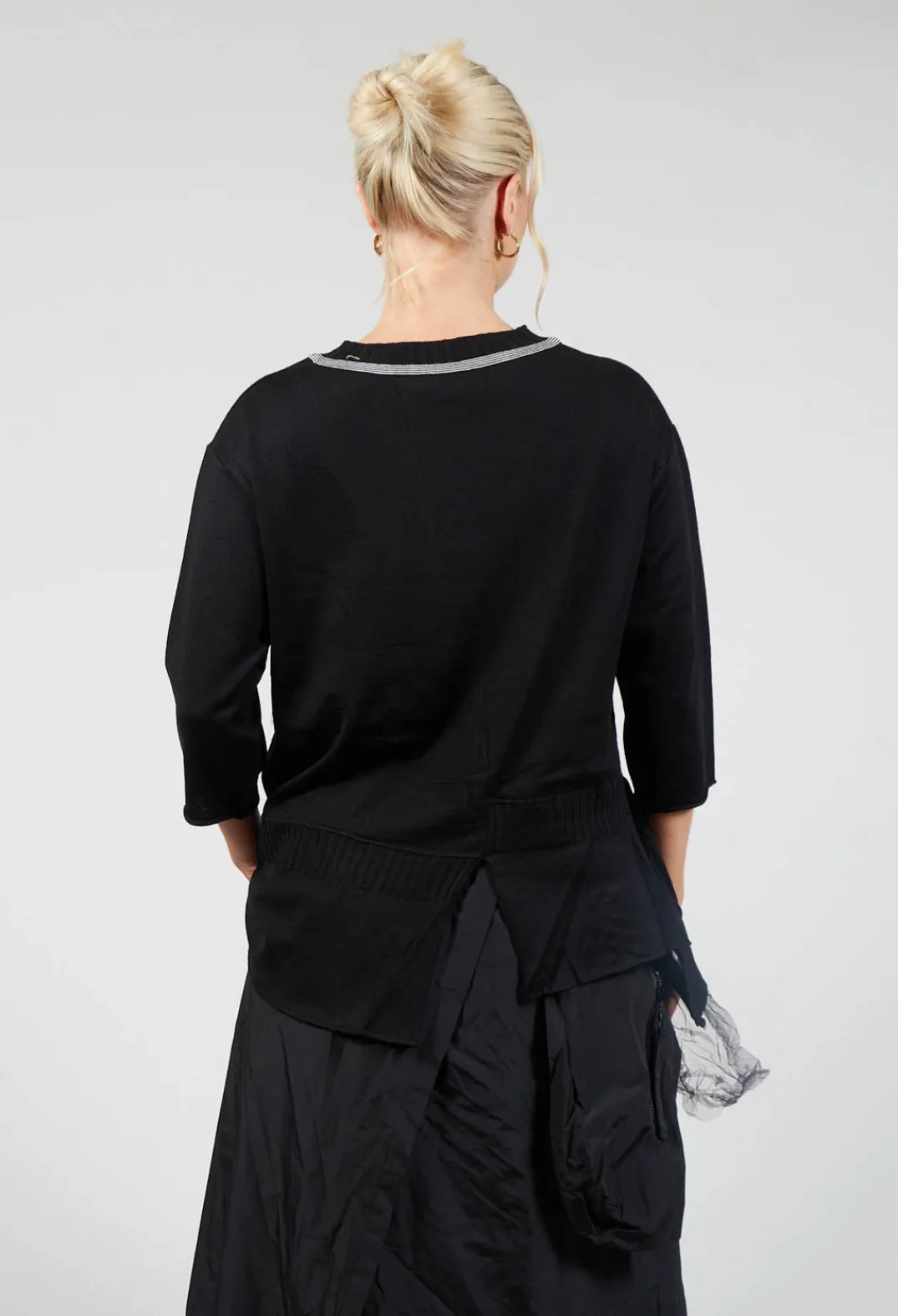 Bize Jumpers^Crew Neck Jumper with Netting Detail in Black