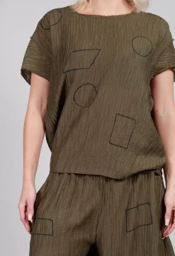 Tadashi Tops^Crinkle Geometric Top in Ciocco