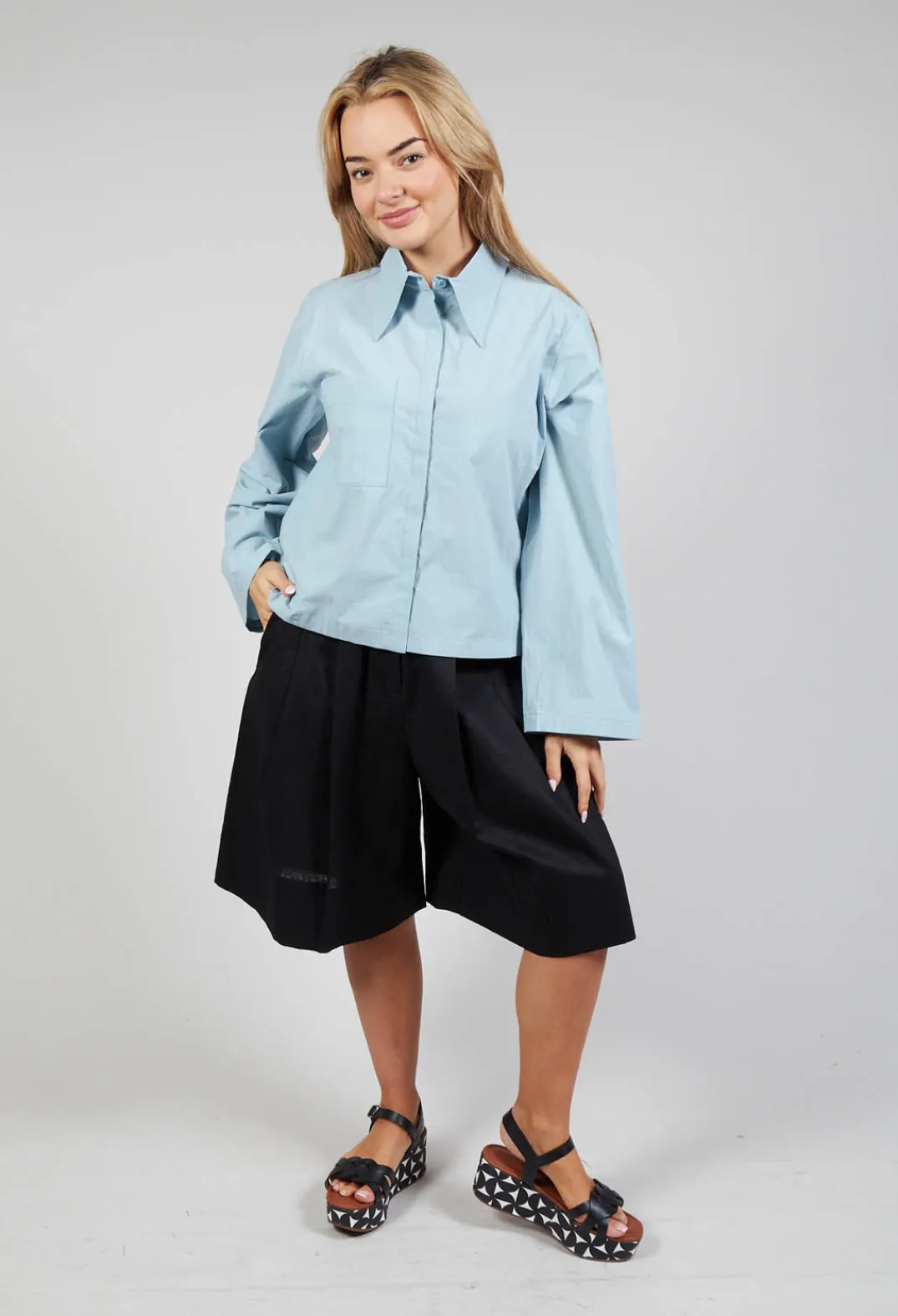 Les Filles d'Ailleurs Tops^Cropped Patch Pocket Shirt in Blue