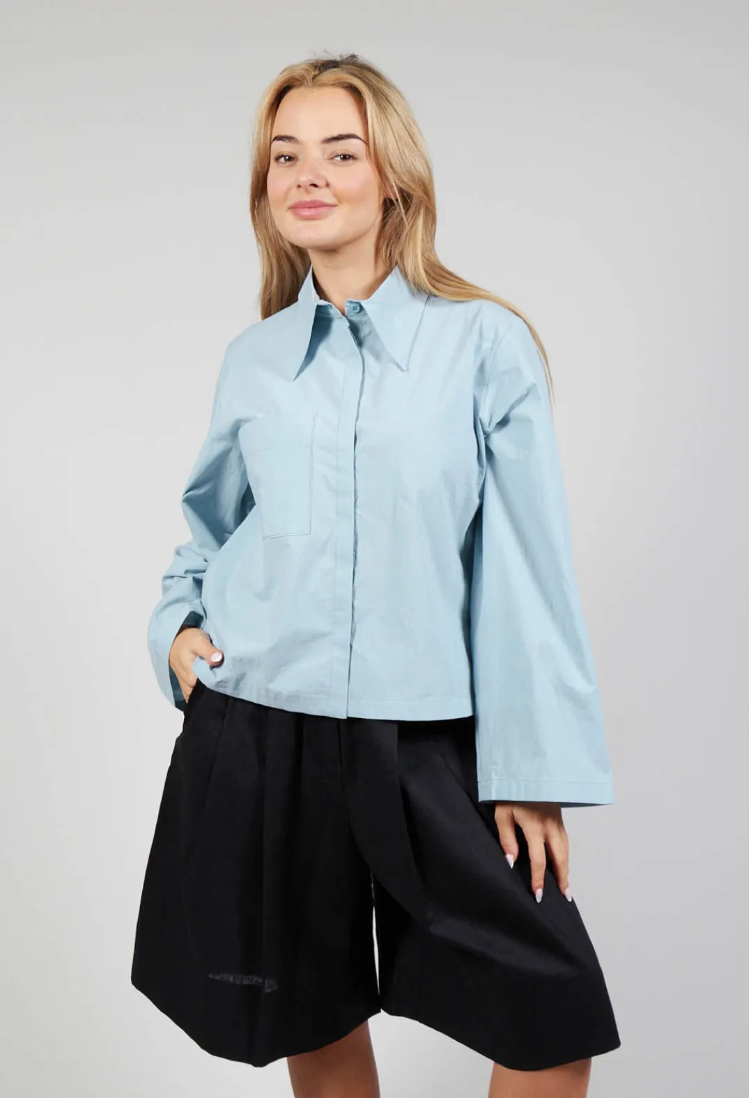 Les Filles d'Ailleurs Tops^Cropped Patch Pocket Shirt in Blue