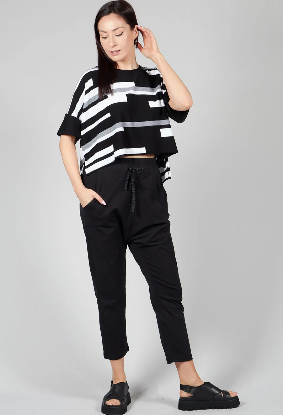 Philomena Christ Jumpers^Cropped Short Sleeve Jumper in Black and White