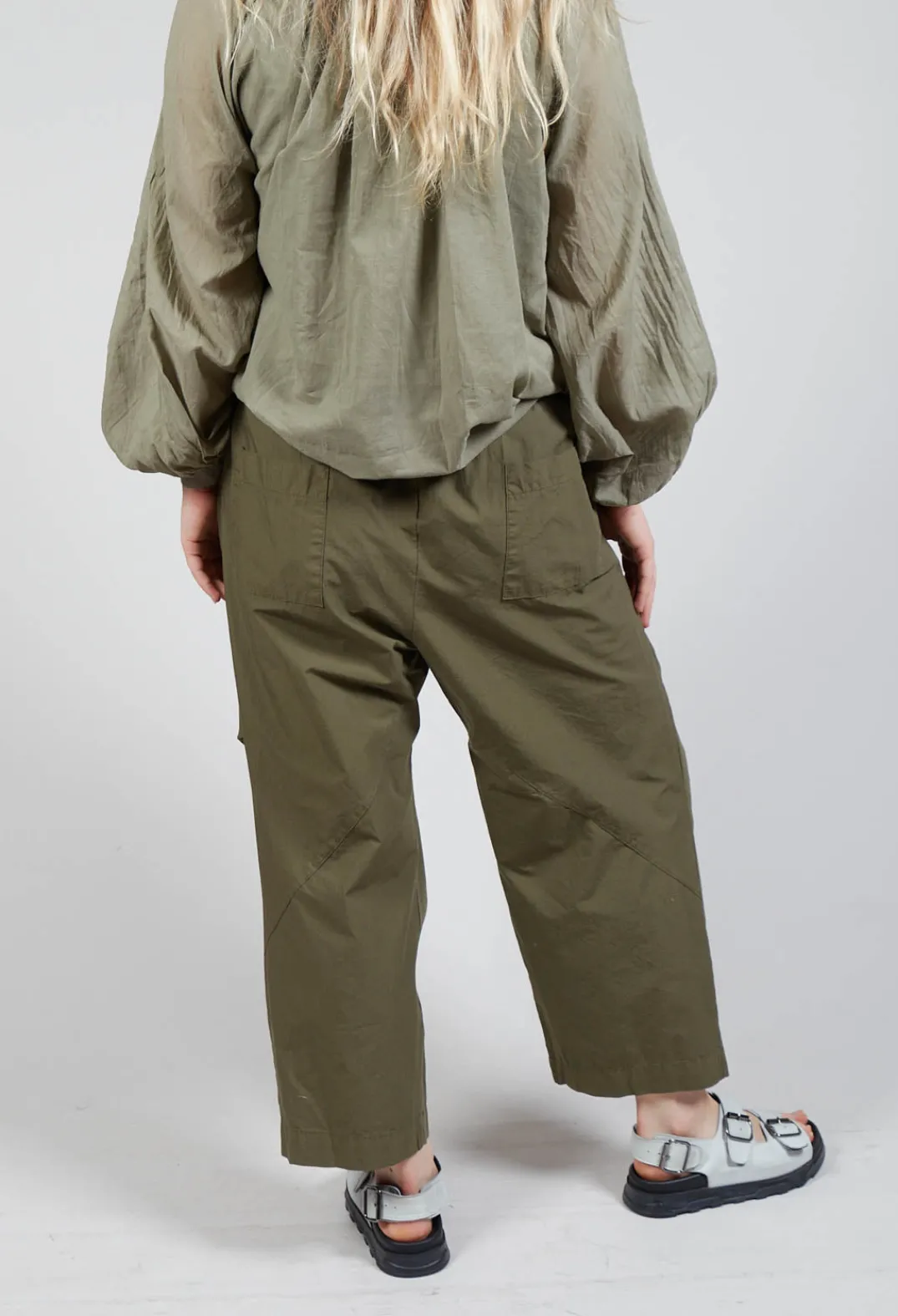 Amici Trousers^Cropped Trousers in Oliva