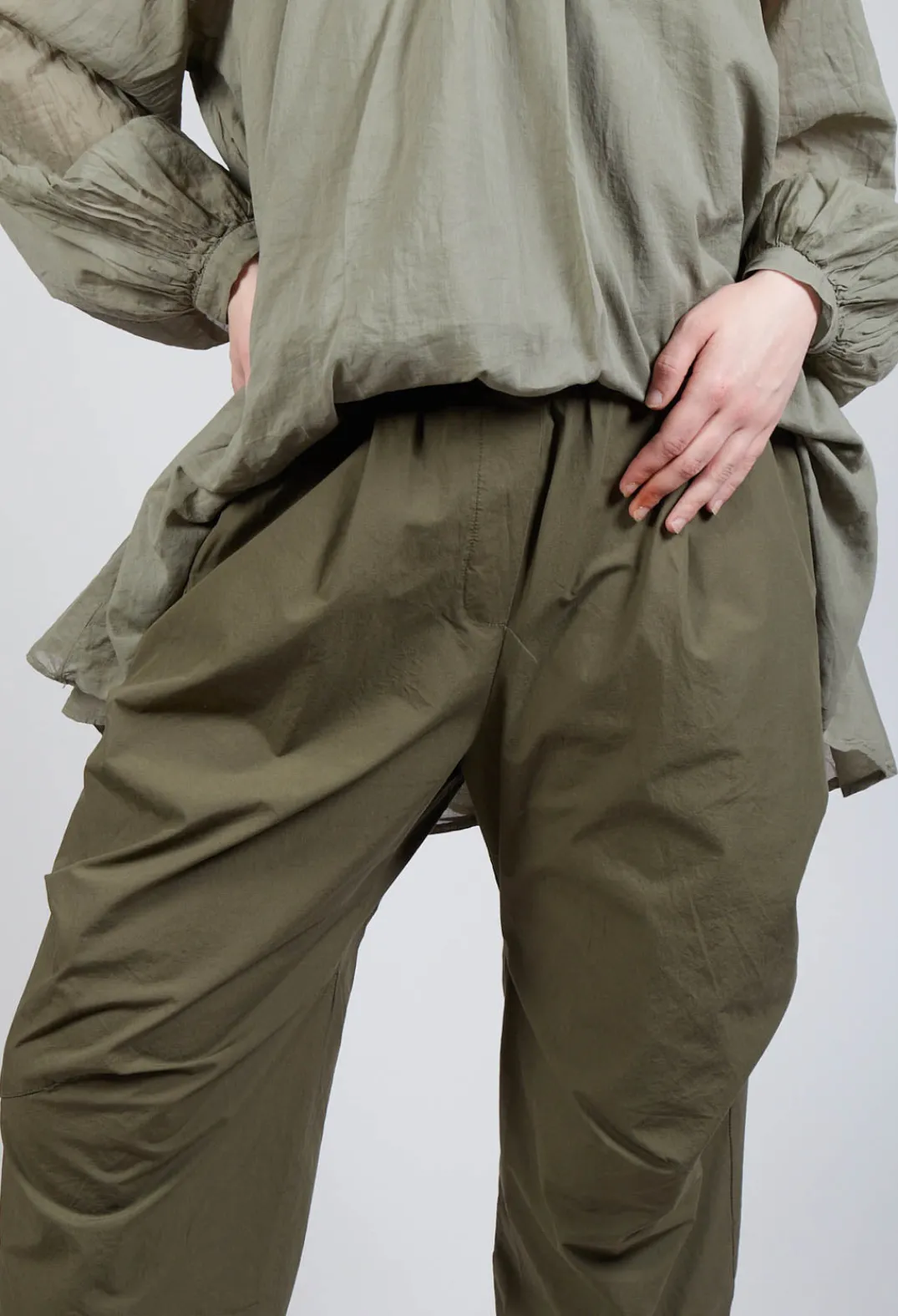 Amici Trousers^Cropped Trousers in Oliva