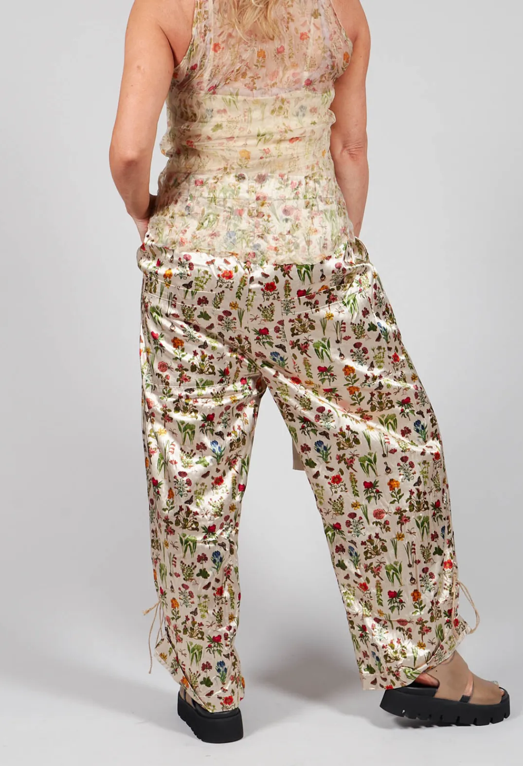 Aleksandr Manamis Trousers^Cropped Trousers in Petite Fleurs
