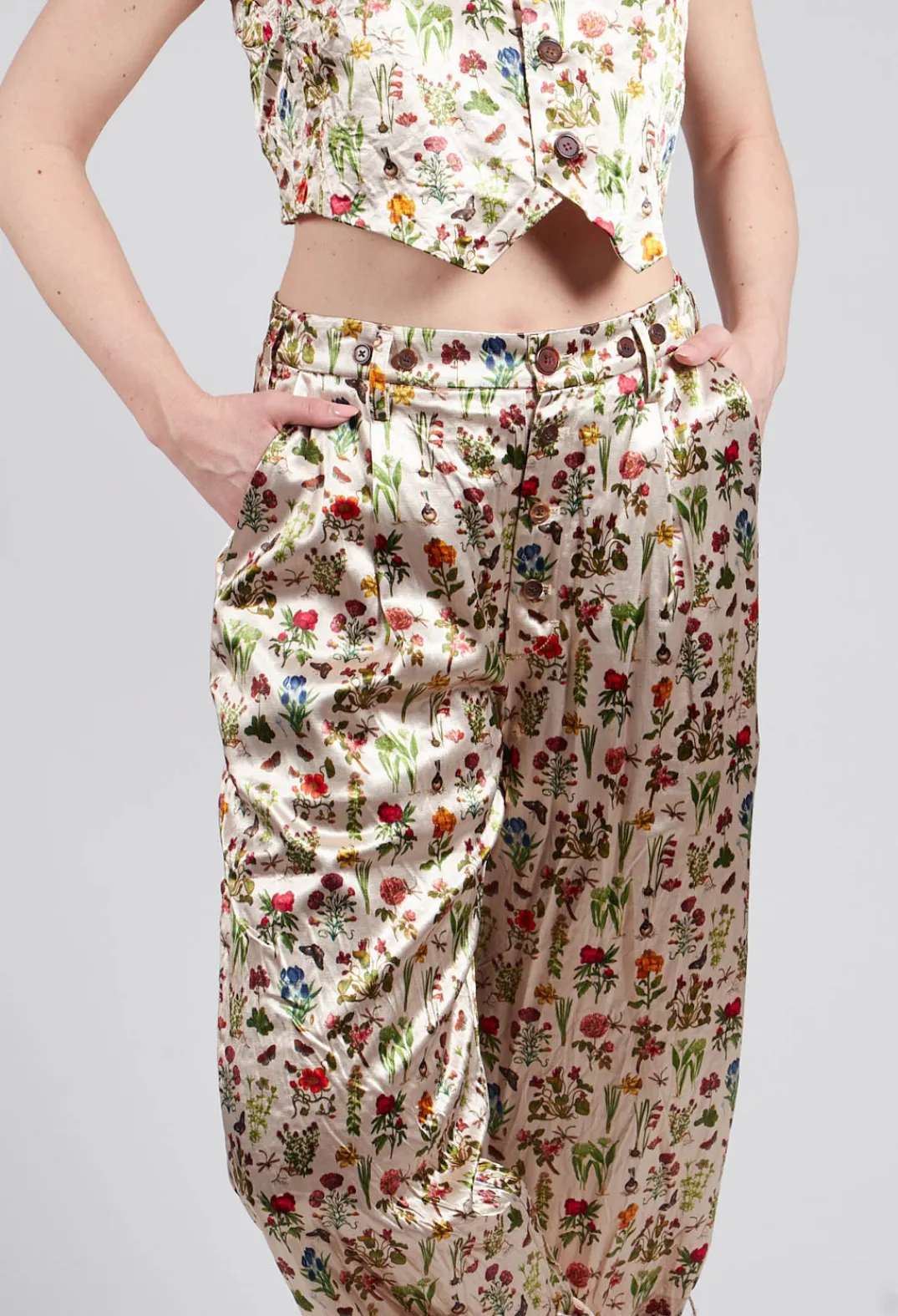 Aleksandr Manamis Trousers^Cropped Trousers in Petite Fleurs