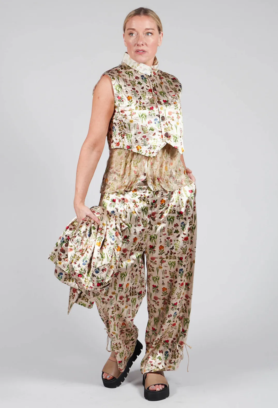 Aleksandr Manamis Jackets^Cropped Waistcoat in Petite Fleurs