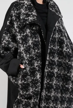 Moyuru Coats^Dual Fabric Oversized Coat in Black