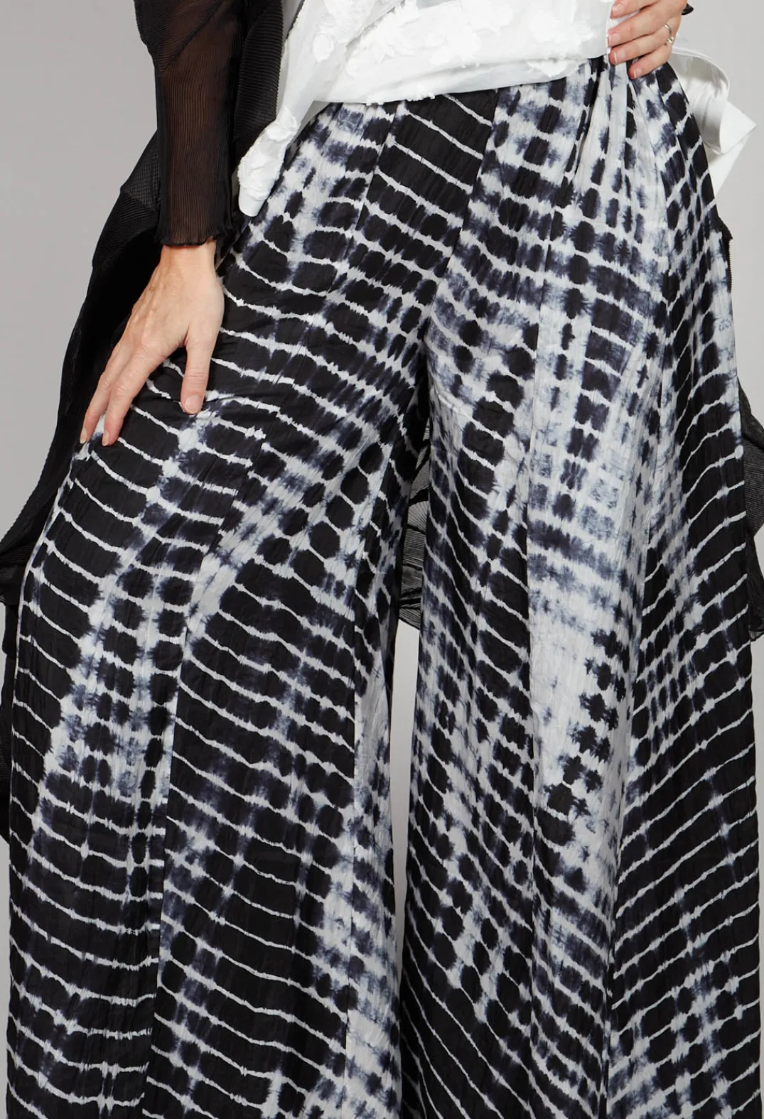 Bianco Levrin Trousers^Emma Reversible Pants in Crocodise Black