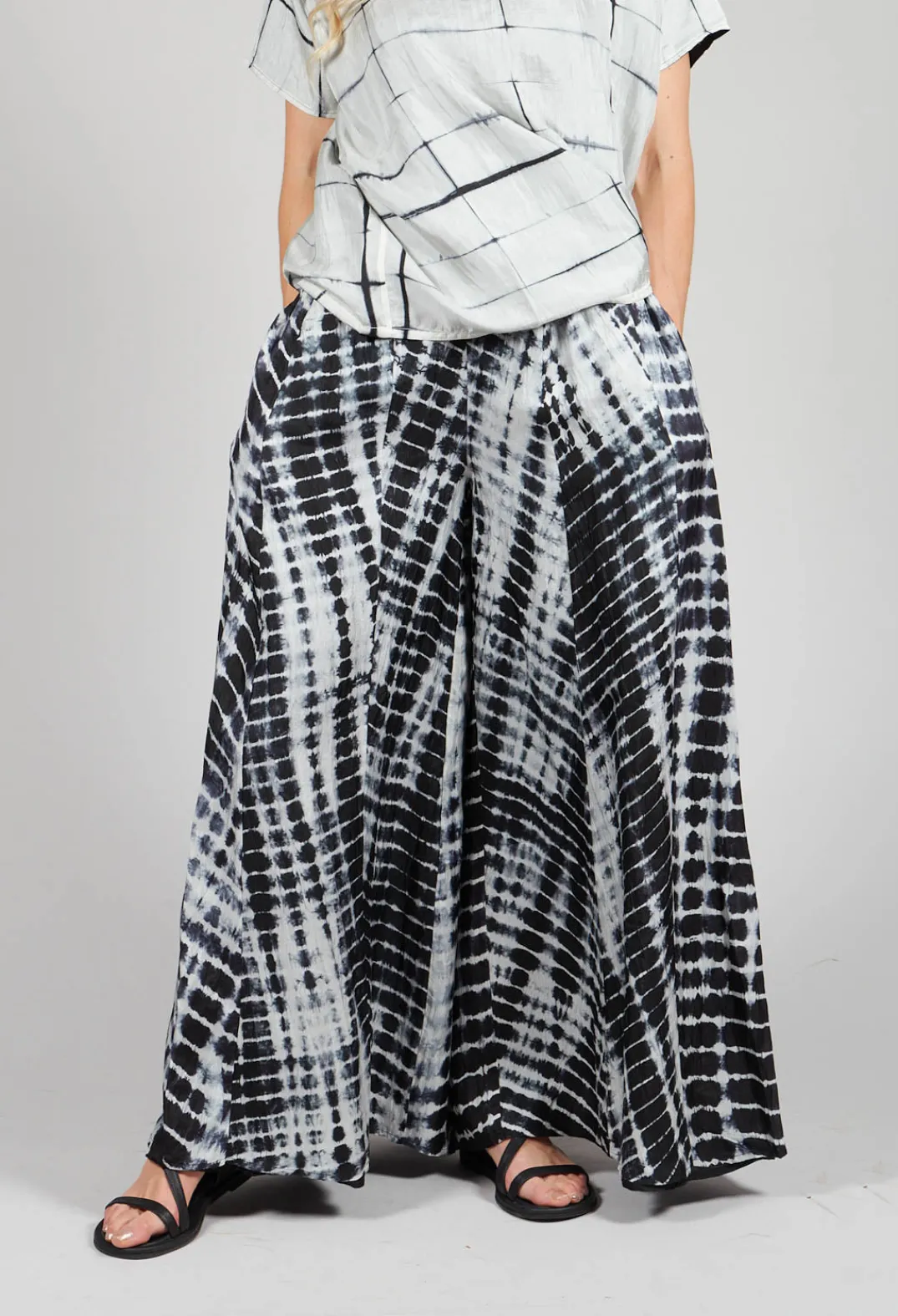 Bianco Levrin Trousers^Emma Reversible Pants in Crocodise Black