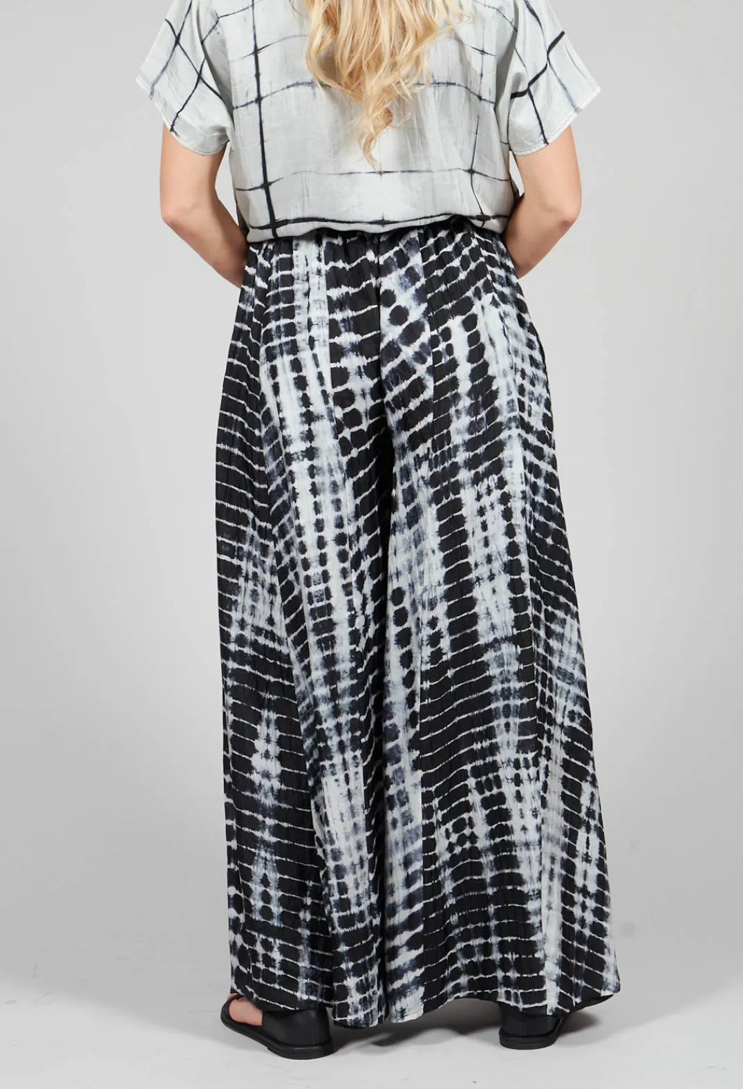 Bianco Levrin Trousers^Emma Reversible Pants in Crocodise Black