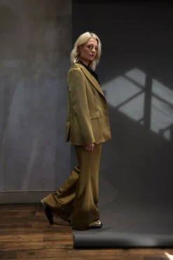 Beatrice B Jackets^Gloss Satin Blazer in Tobacco