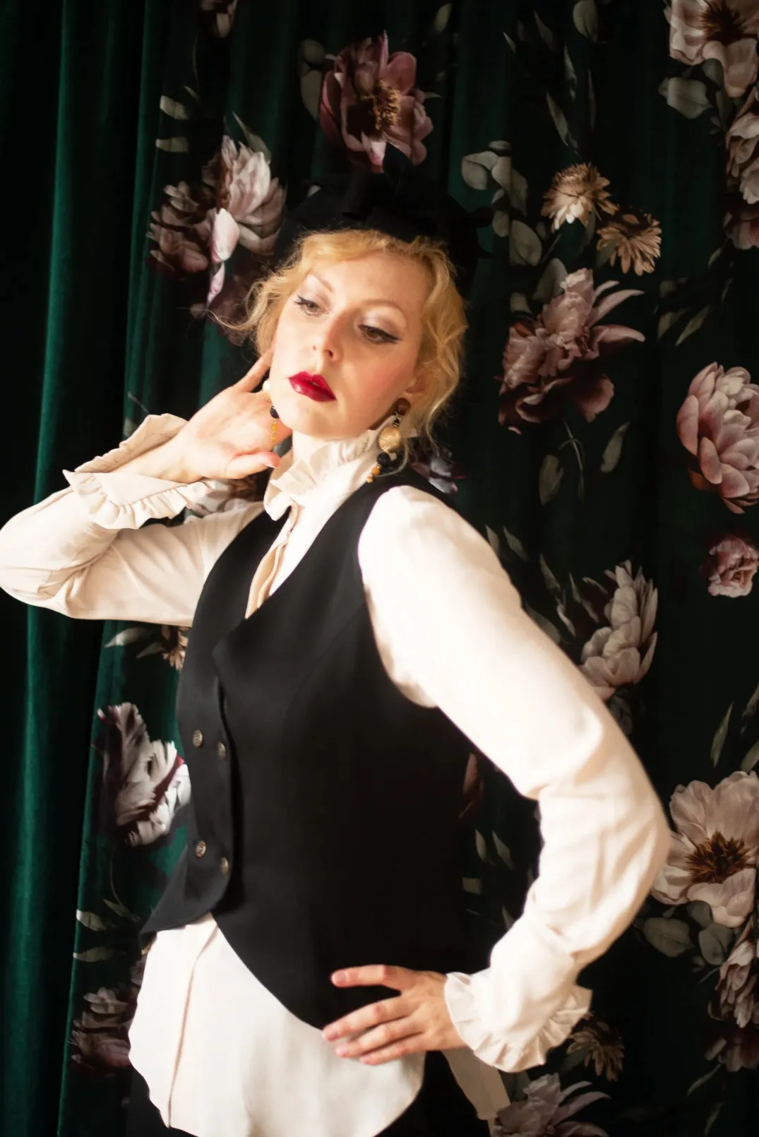 T.ba Jackets^Gypsy Waistcoat in Black
