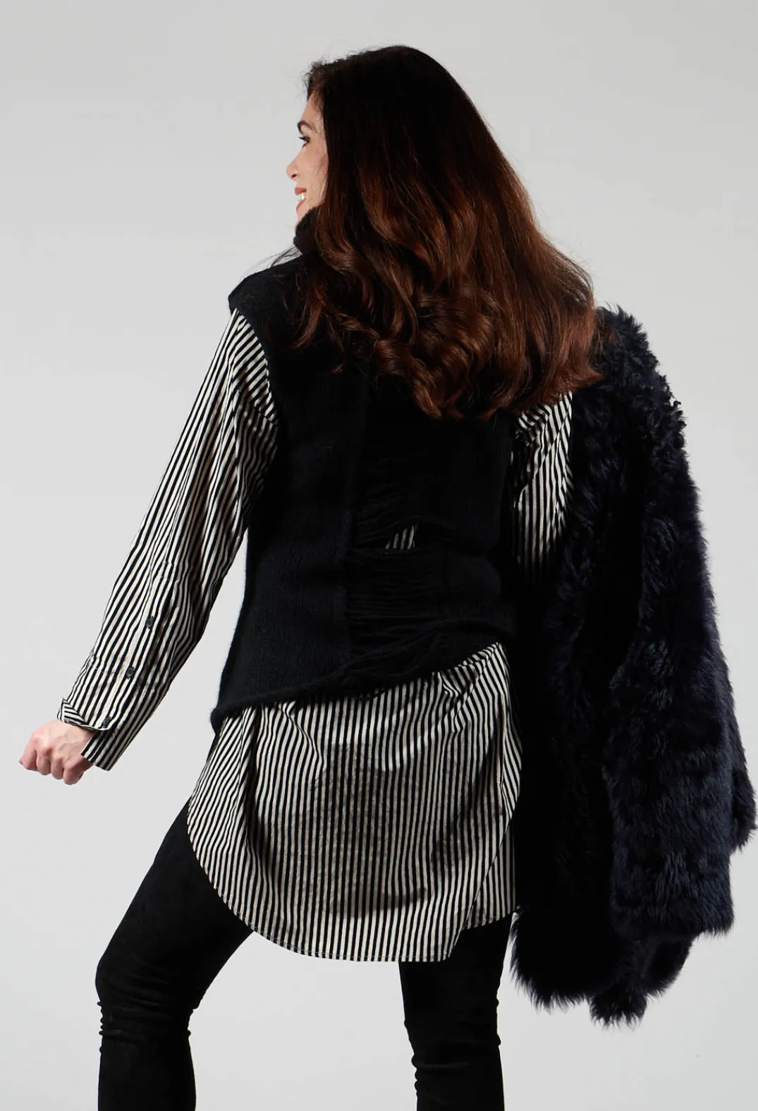 Isabel Benenato Tops^Knitted Vest with Ladder Feature in Black