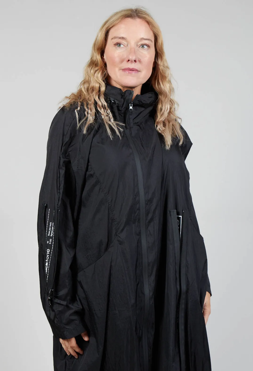 Rundholz Black Label Coats^Lightweight Longline Coat with Zip in Black