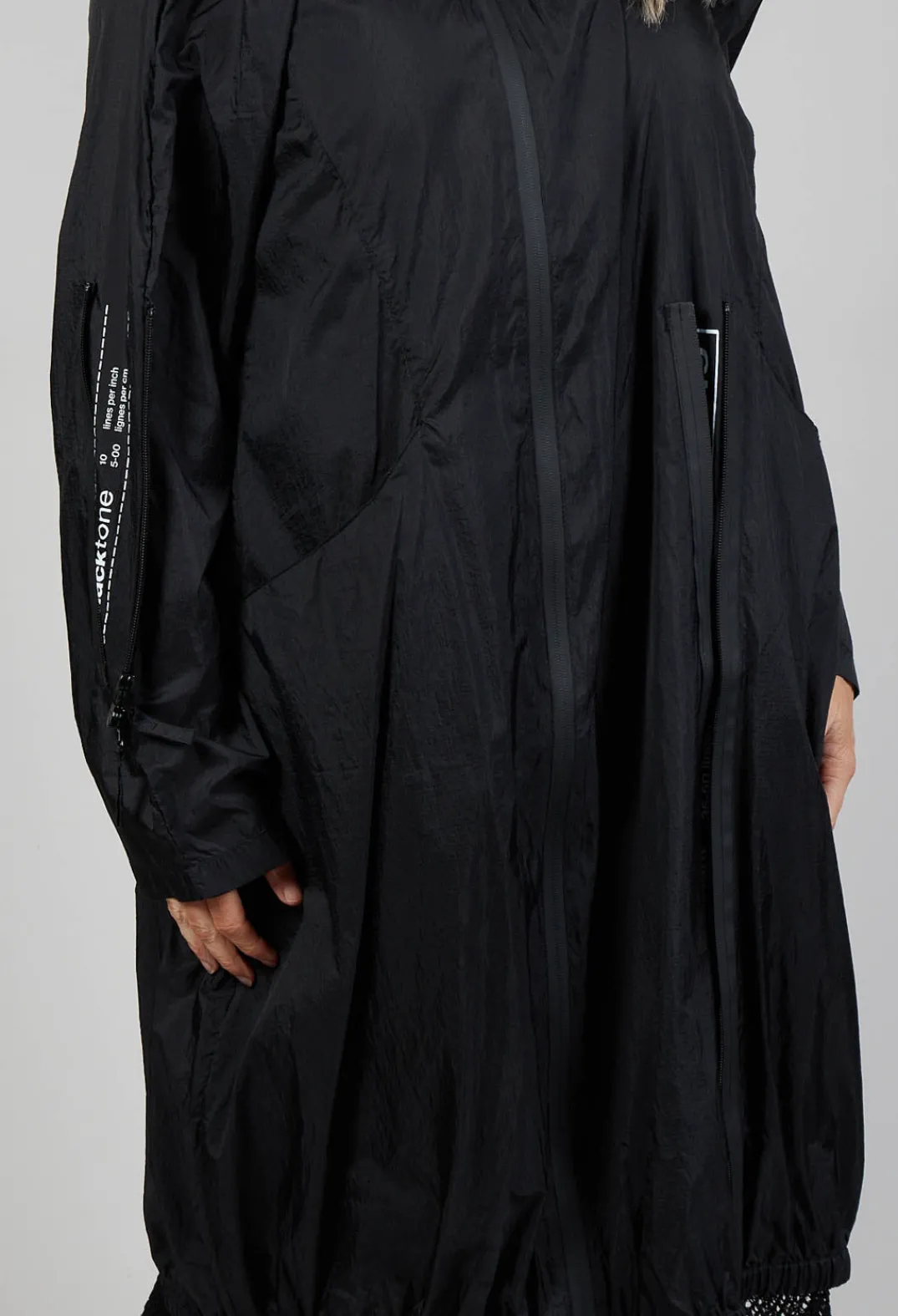 Rundholz Black Label Coats^Lightweight Longline Coat with Zip in Black