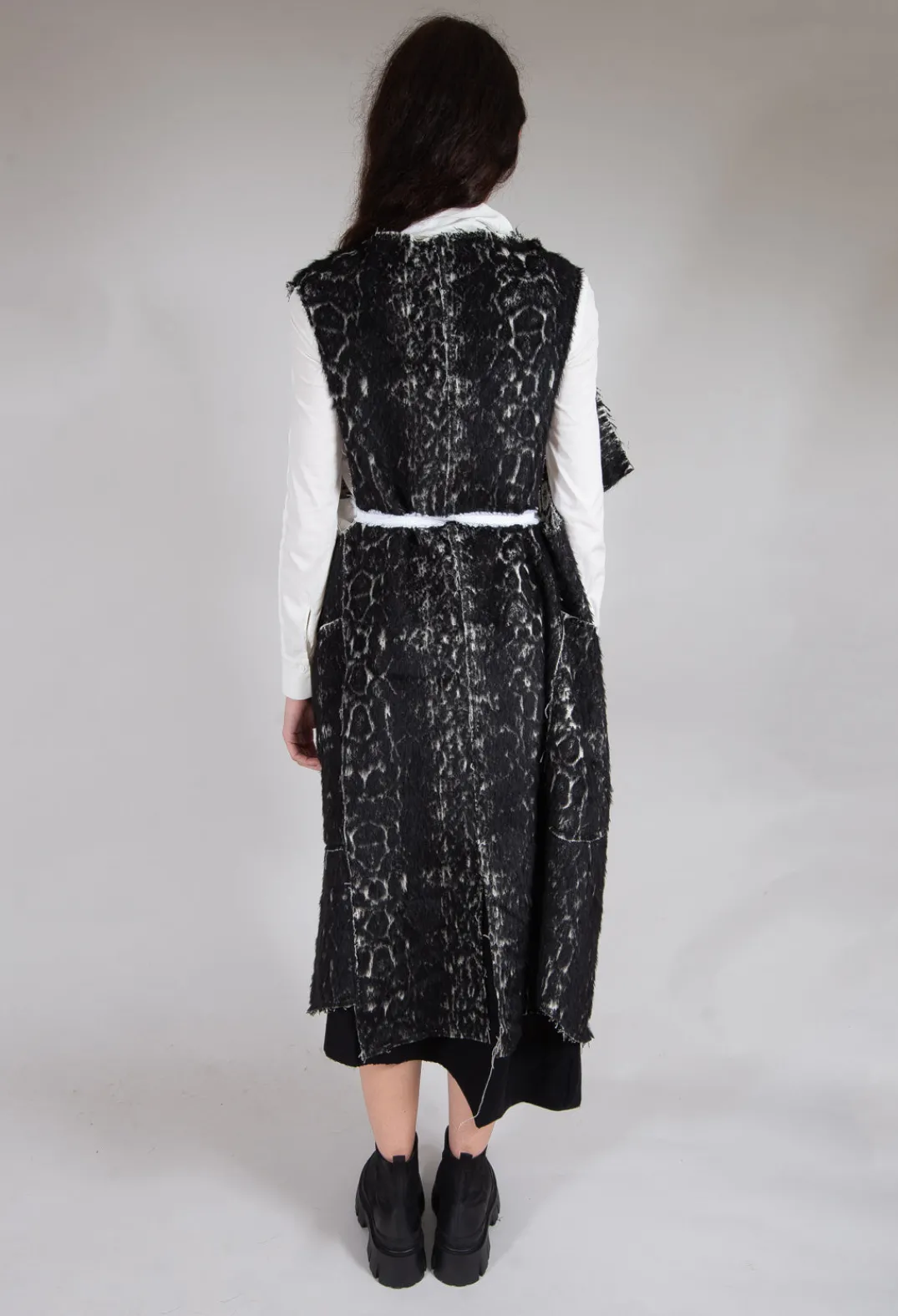a_me Jackets^Long Gillet in Black Print