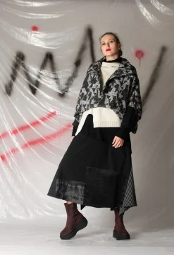 Moyuru Jumpers^Longline Structred Top in Black