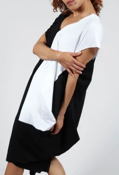 Bread and Butter Dresses^Loose V-Neck Dress in Black and White