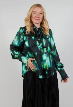 Beatrice B Shirts & Blouses^Louise Shirt in Green and Black Print