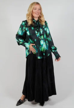Beatrice B Shirts & Blouses^Louise Shirt in Green and Black Print