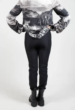 High Trousers^Minimalist Trousers in Black