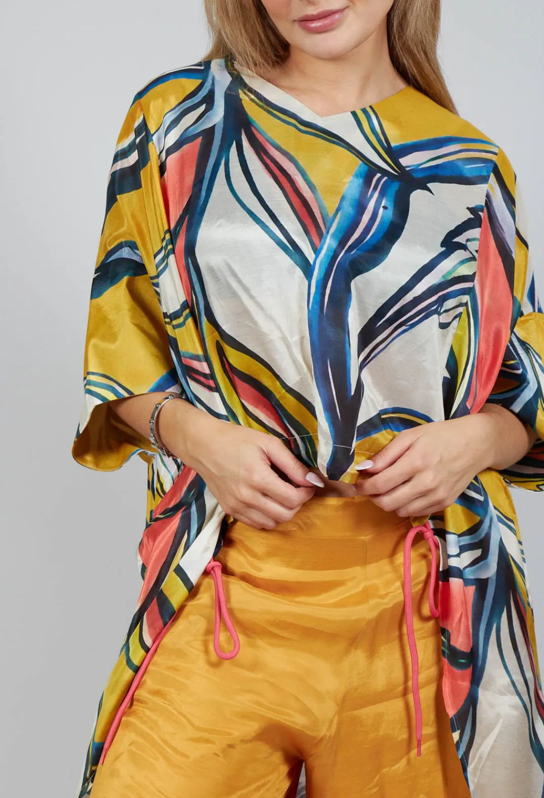 Bize Tops^Mullet Back Blouse in Original Pattern