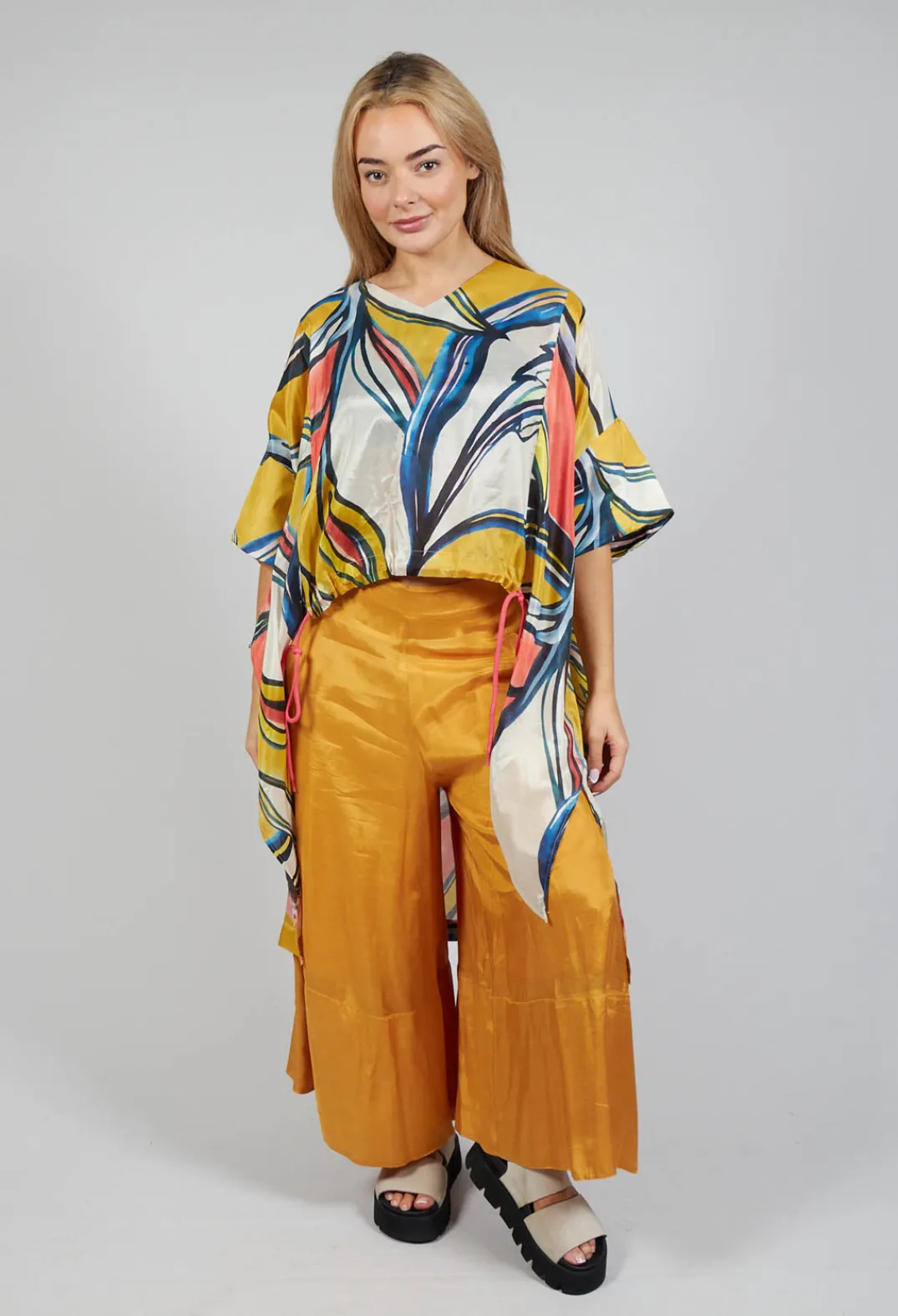 Bize Tops^Mullet Back Blouse in Original Pattern