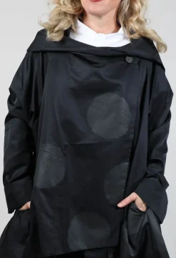 Moyuru Coats^Open Collar Coat with Print in Black