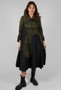 Bize Dresses^Open Neck Quilted Feature Dress in Khaki
