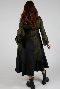 Bize Dresses^Open Neck Quilted Feature Dress in Khaki