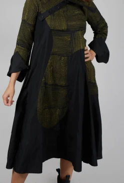 Bize Dresses^Open Neck Quilted Feature Dress in Khaki