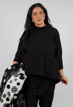 Bread and Butter Tops^Overszied Dipped Hem Top in Black