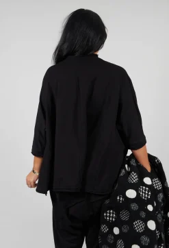 Bread and Butter Tops^Overszied Dipped Hem Top in Black