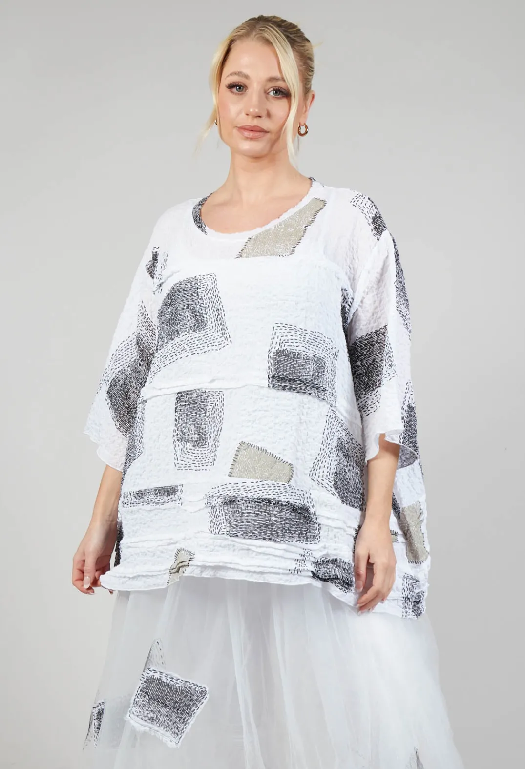 Bread and Butter Tops^Patch Print Boxy Top in White and Black
