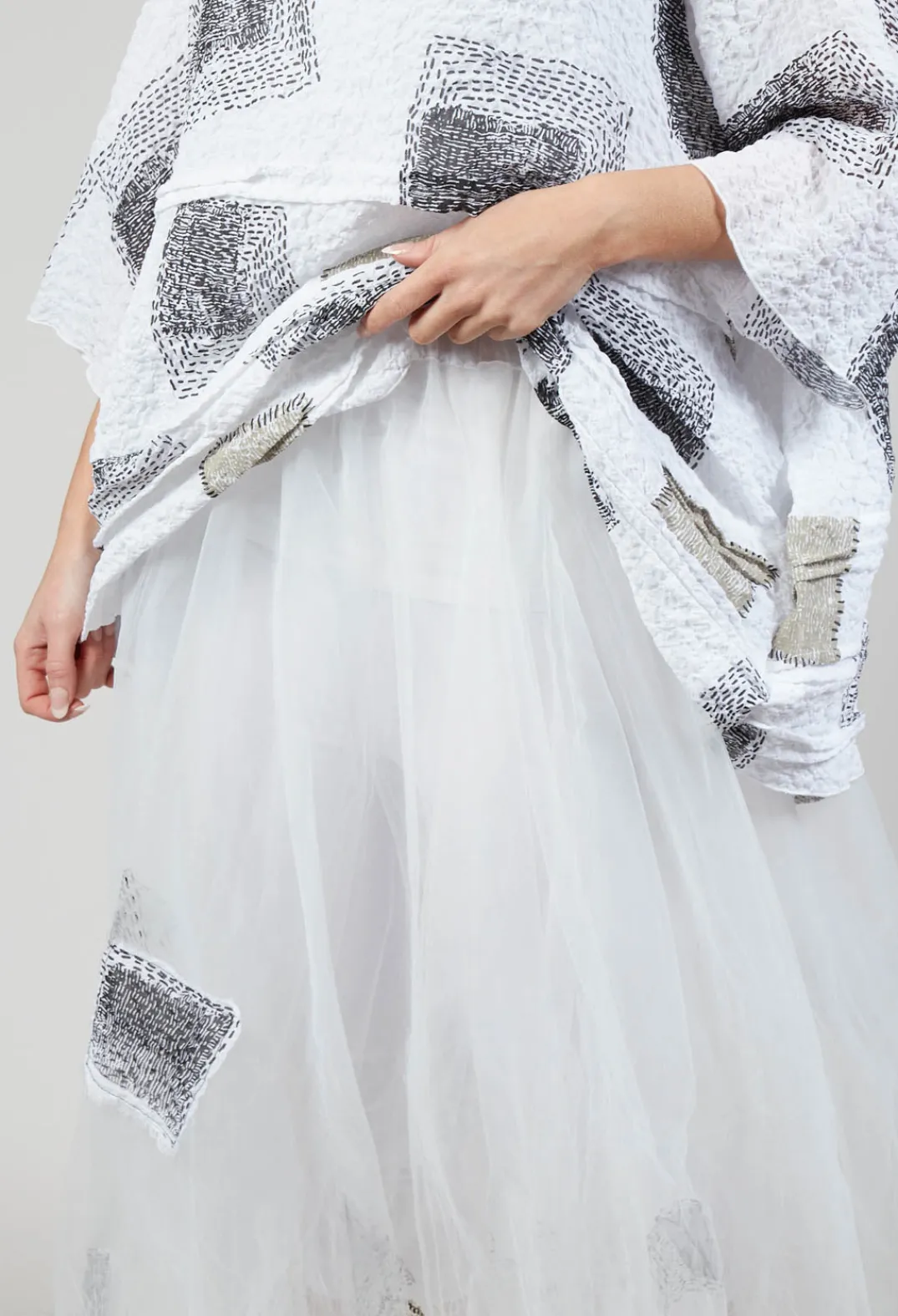 Bread and Butter Skirts^Patch Print Tulle Skirt in White