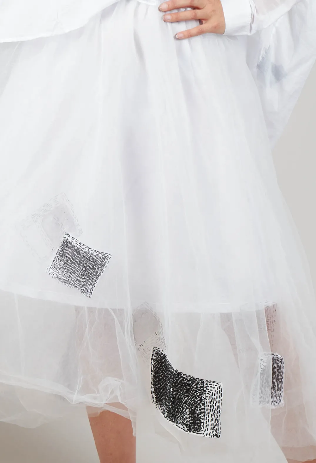 Bread and Butter Skirts^Patch Print Tulle Skirt in White