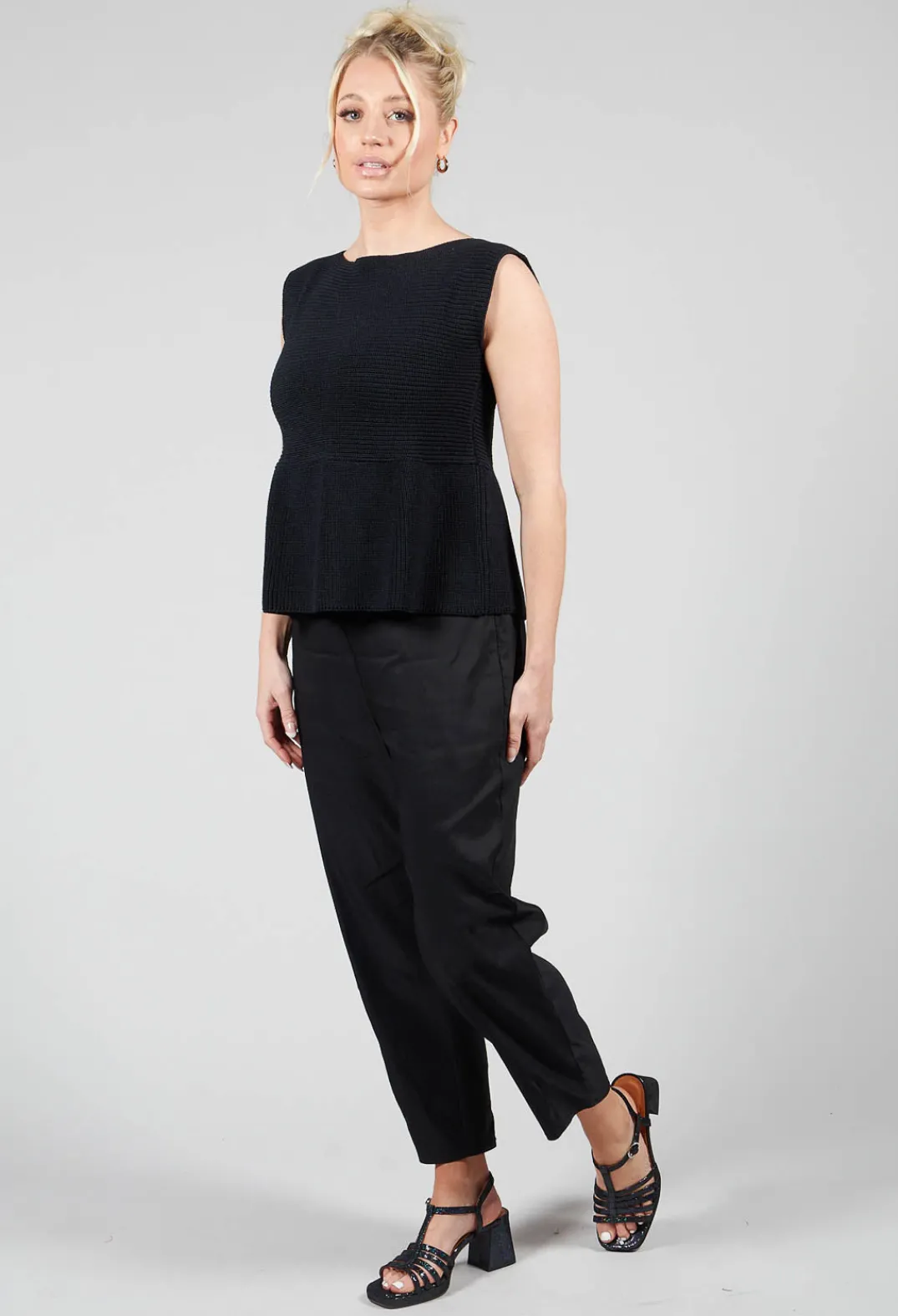 Sarah Pacini Jumpers^Peplum Sweater Vest in Black