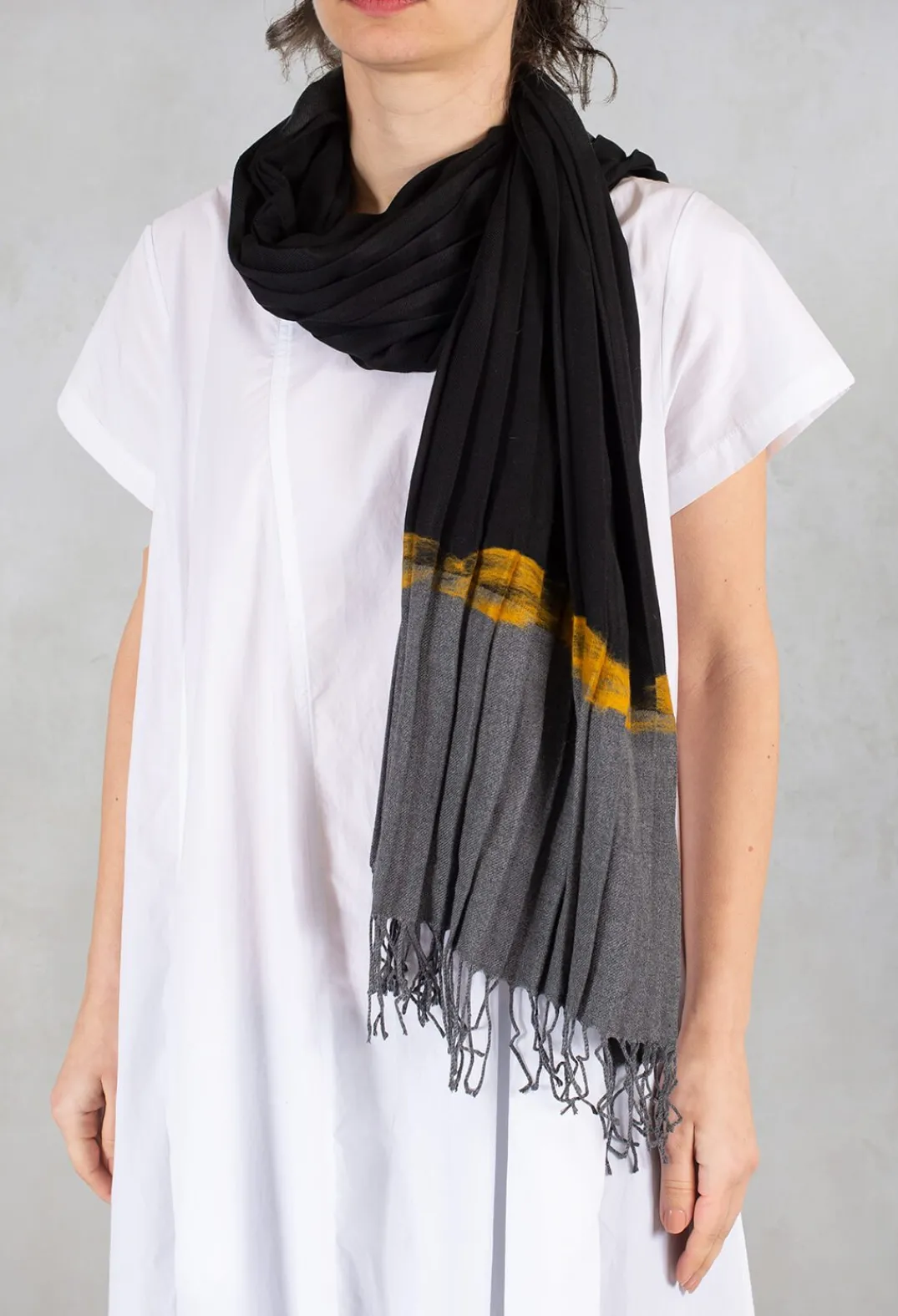 Exquisite J Scarves^Pleated Scarf in Black/Grey