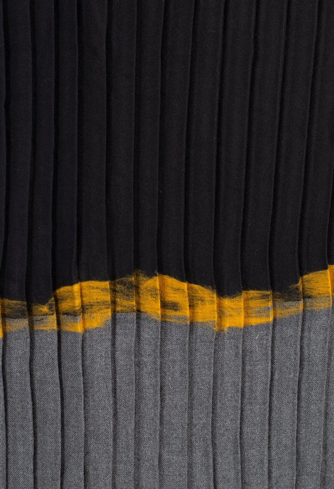 Exquisite J Scarves^Pleated Scarf in Black/Grey