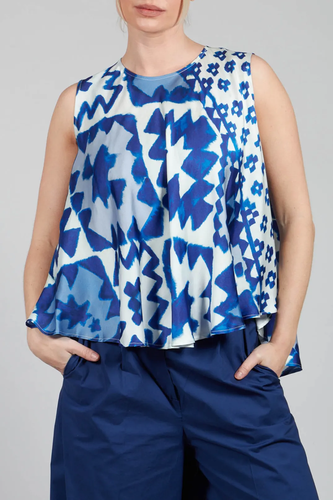 Sfizio Tops^Pleated Sleeveless Blouse in Maya Print