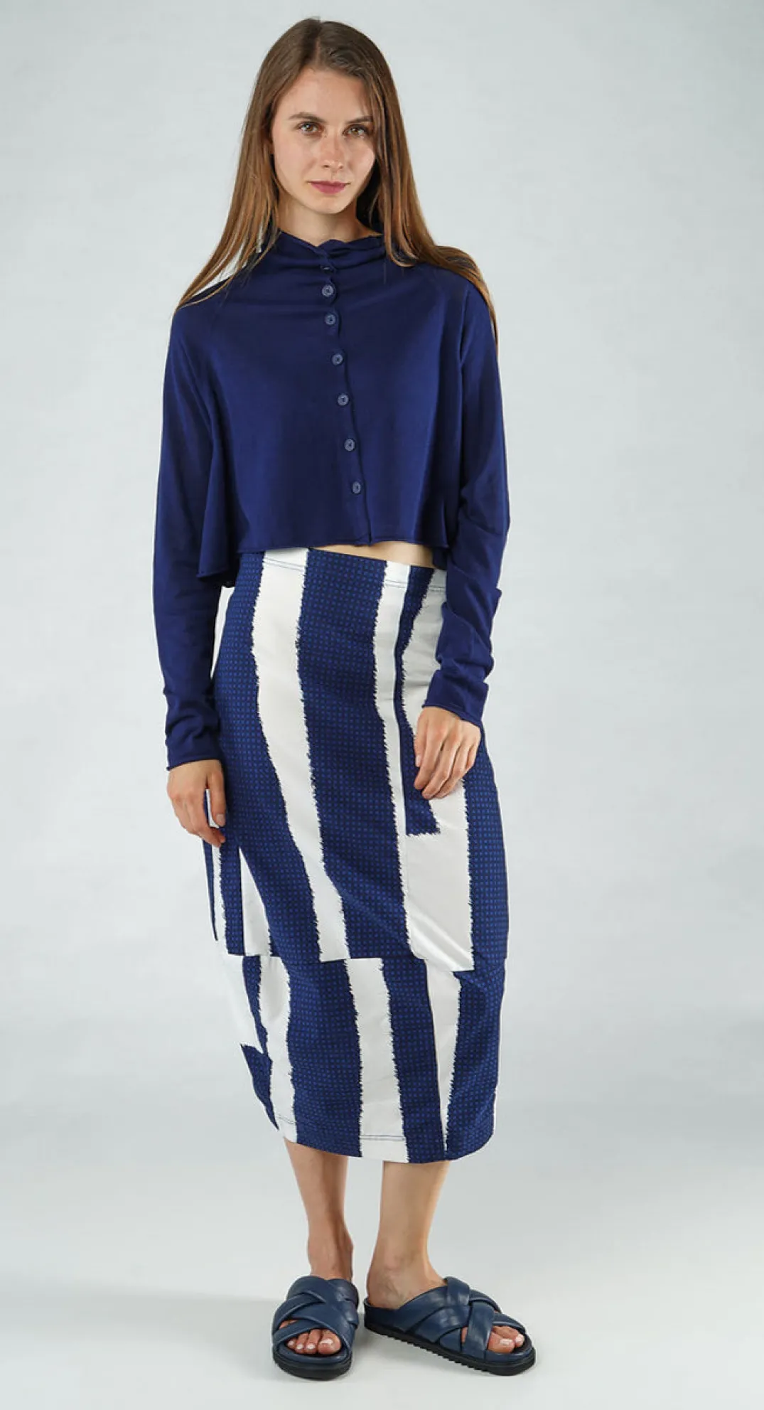 Rundholz Black Label Cardigans^PRE-ORDER - Cropped Lightweight Cardigan in Grey Black (Pictured in Navy Offwhite)