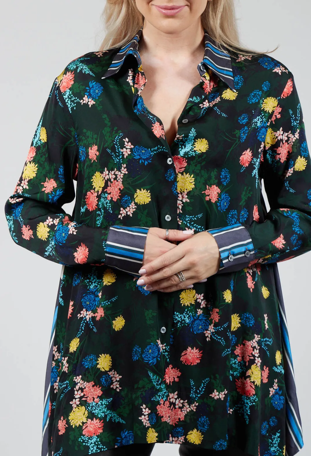 Beatrice B Shirts & Blouses^Printed Silk Shirt in Green